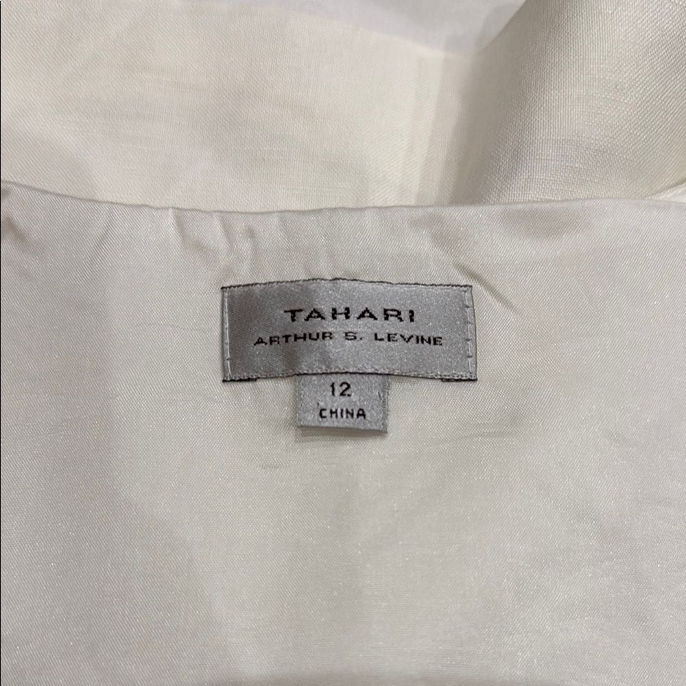 Tahari Embroidered White and Blue Women's Sleeveless Top Size 12 - Picture 4 of 5